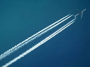 white-airplane-728824 (1).jpg
